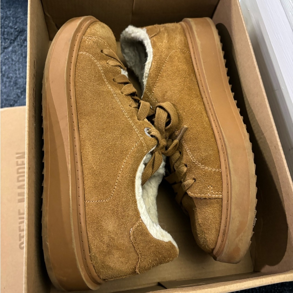 Steve Madden size 10 chestnut Suede Catcher